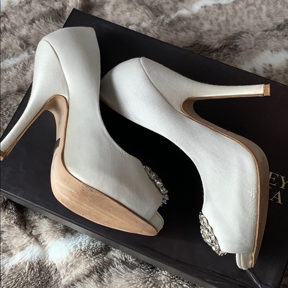 Badgley Mischka Lissa wedding satin size 6 - Picture 7 of 8